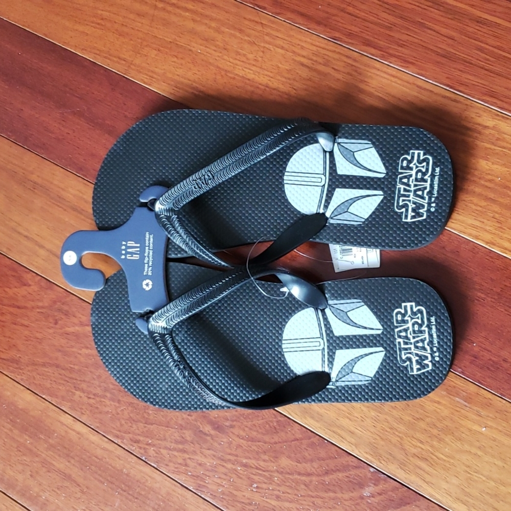 SOLD OUT EVERYWHERE! Nwt! Star Wars Kids Flip Flops